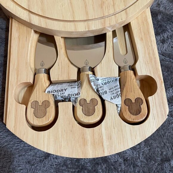 Disney Mickey Mouse cheese tray with tools NWT - Picture 6 of 13